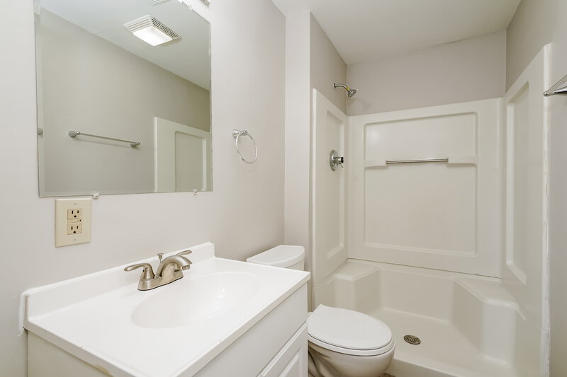 1,790/Mo, 1435 Michigan Rd Franklin, IN 46131 Main Bathroom View