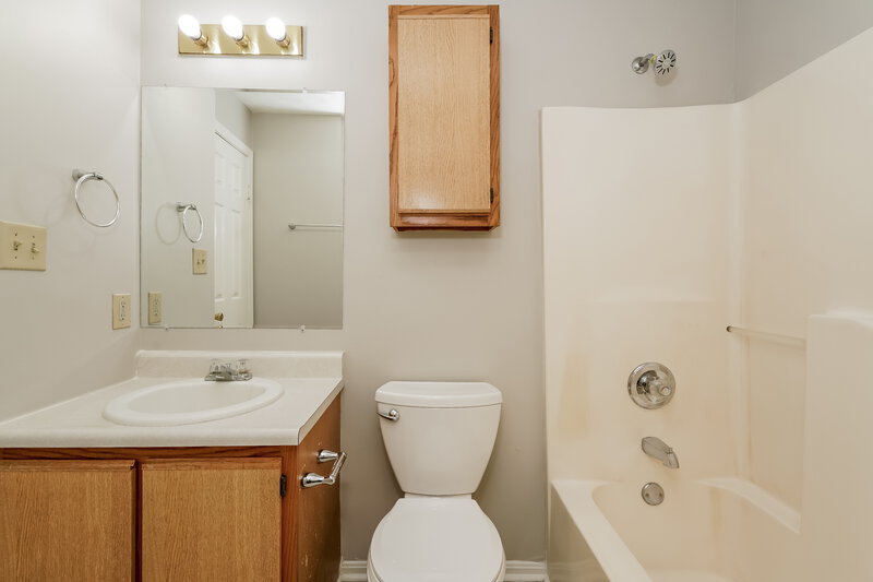 1,790/Mo, 1435 Michigan Rd Franklin, IN 46131 Bathroom View