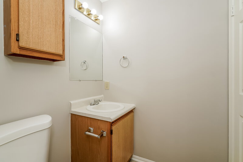 1,790/Mo, 1435 Michigan Rd Franklin, IN 46131 Bathroom View 2