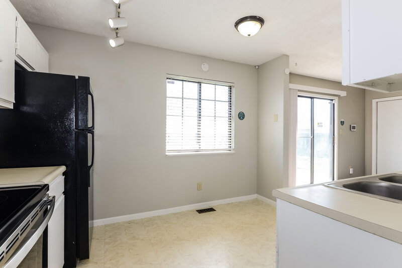 1,735/Mo, 1481 Rebecca Ln Franklin, IN 46131 Dining Room View