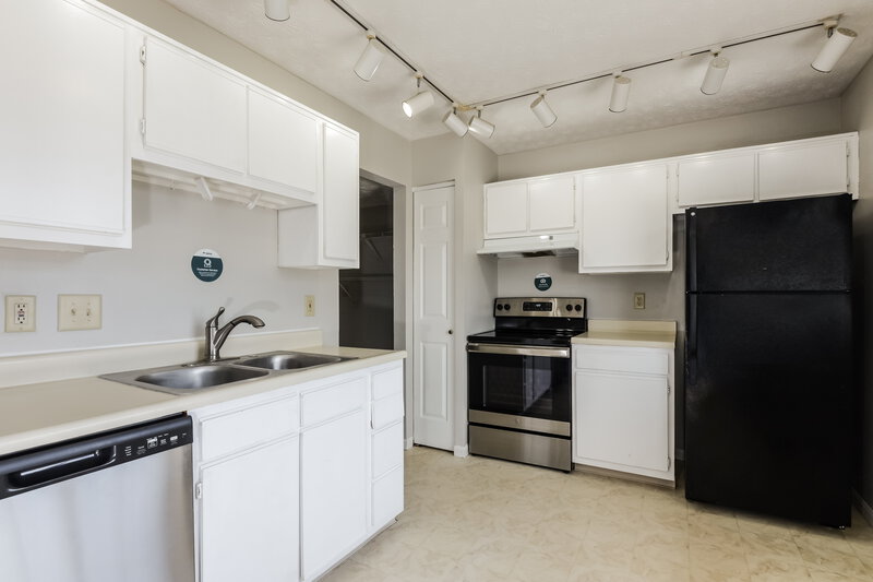 1,735/Mo, 1481 Rebecca Ln Franklin, IN 46131 Kitchen View
