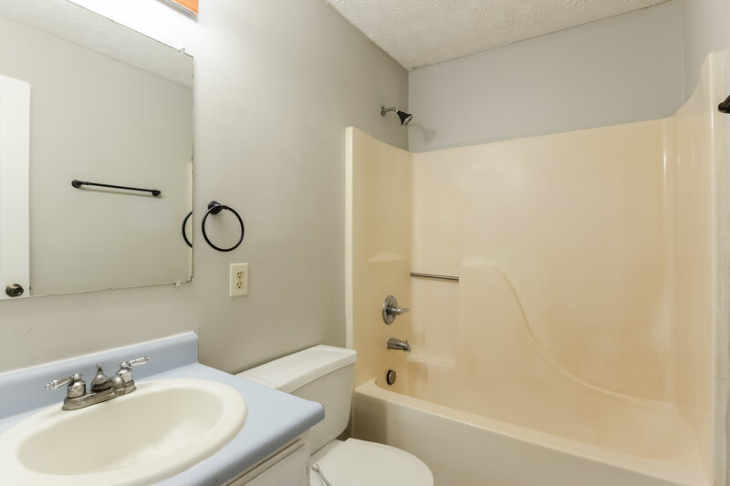 1,735/Mo, 1481 Rebecca Ln Franklin, IN 46131 Bathroom View