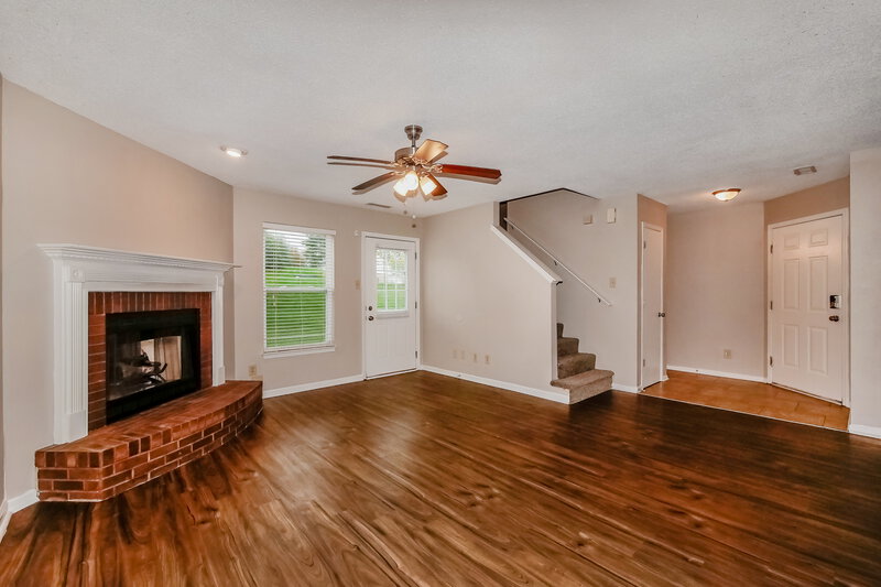 1,430/Mo, 613 Fern St Greenfield, IN 46140 Living Room View 2