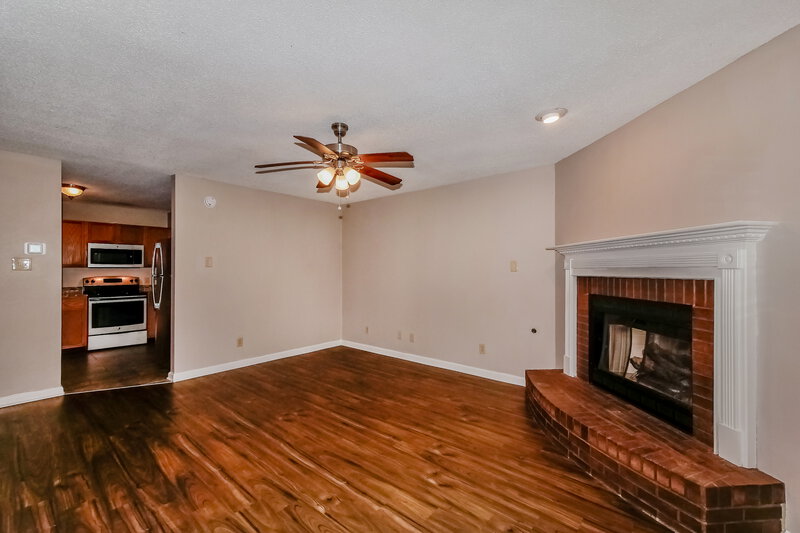 1,430/Mo, 613 Fern St Greenfield, IN 46140 Living Room View 3