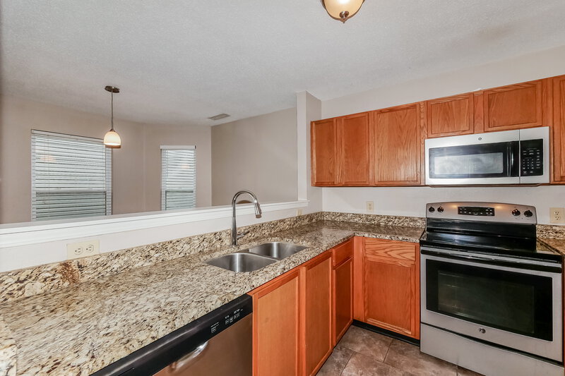 1,430/Mo, 613 Fern St Greenfield, IN 46140 Kitchen View