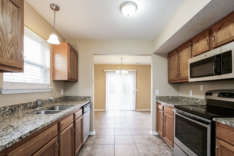 1,765/Mo, 468 Brookstone Dr Greenfield, IN 46140 Kitchen View 2