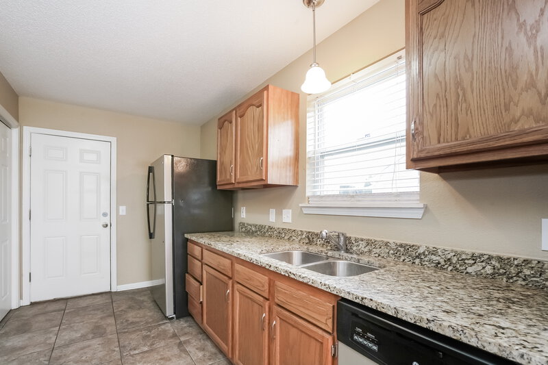 1,765/Mo, 468 Brookstone Dr Greenfield, IN 46140 Kitchen View 3