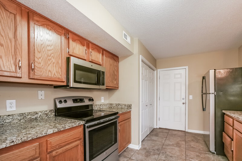 1,765/Mo, 468 Brookstone Dr Greenfield, IN 46140 Kitchen View 4