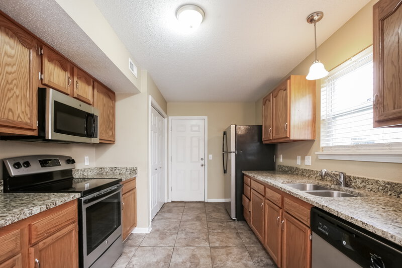 1,765/Mo, 468 Brookstone Dr Greenfield, IN 46140 Kitchen View 5