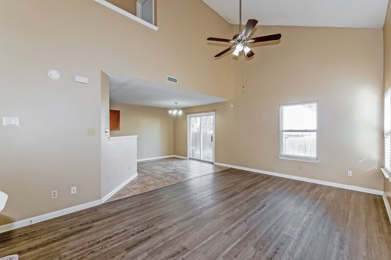 1,980/Mo, 1107 Crescent Dr Greenwood, IN 46143 Living Room View