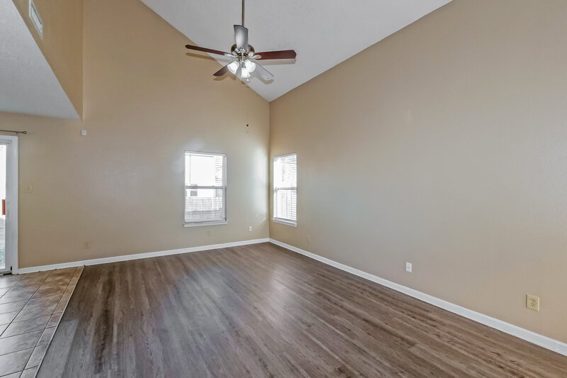 1,980/Mo, 1107 Crescent Dr Greenwood, IN 46143 Living Room View 2