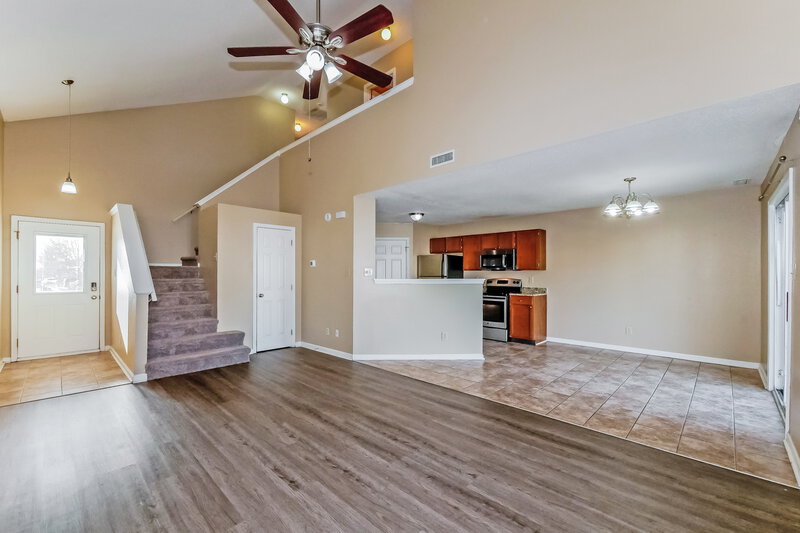 1,980/Mo, 1107 Crescent Dr Greenwood, IN 46143 Dining Room View