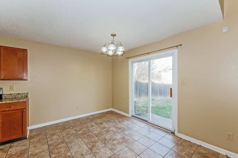1,980/Mo, 1107 Crescent Dr Greenwood, IN 46143 Dining Room View 2