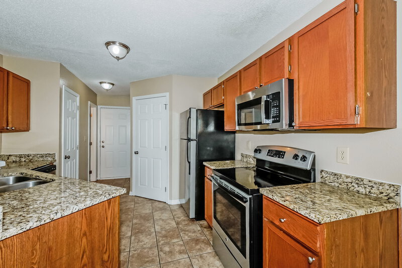 1,980/Mo, 1107 Crescent Dr Greenwood, IN 46143 Kitchen View 2