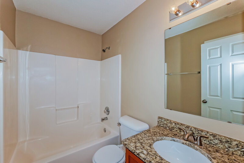 1,980/Mo, 1107 Crescent Dr Greenwood, IN 46143 Bathroom View
