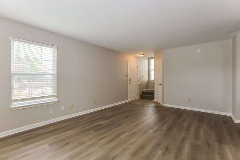 1,630/Mo, 360 Clayton Ln Greenwood, IN 46143 Living Room View 2