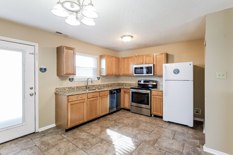 1,720/Mo, 2122 Summer Breeze Way Greenwood, IN 46143 Kitchen View