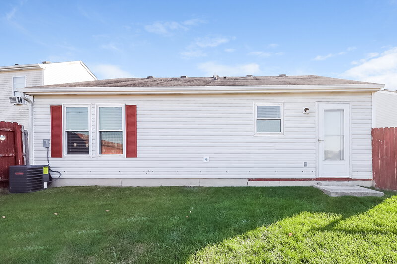 1,720/Mo, 2122 Summer Breeze Way Greenwood, IN 46143 Rear View