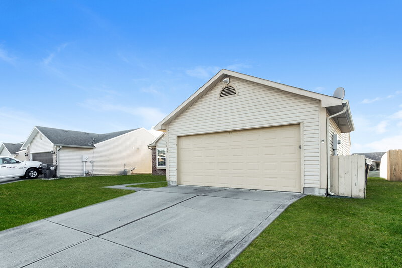 1,935/Mo, 1418 Green Spring Way Greenwood, IN 46143 Front View 2