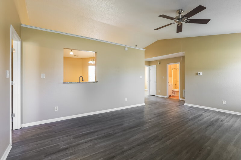 0/Mo, 1418 Green Spring Way Greenwood, IN 46143 Living Room View