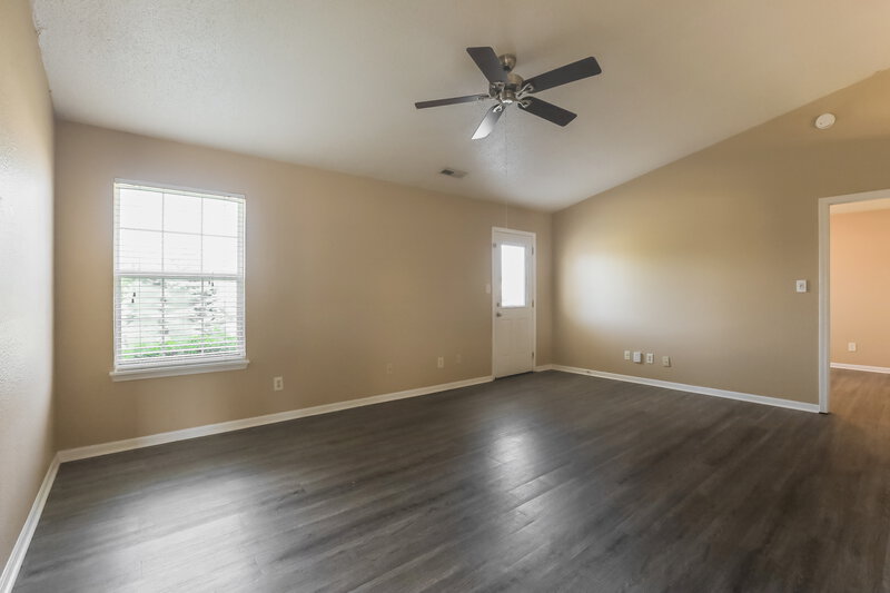 0/Mo, 1418 Green Spring Way Greenwood, IN 46143 Living Room View 2