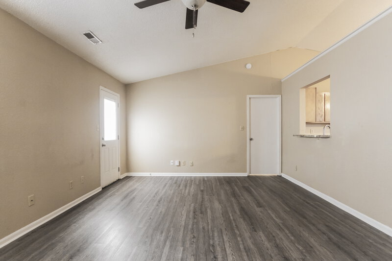 1,935/Mo, 1418 Green Spring Way Greenwood, IN 46143 Living Room View 2