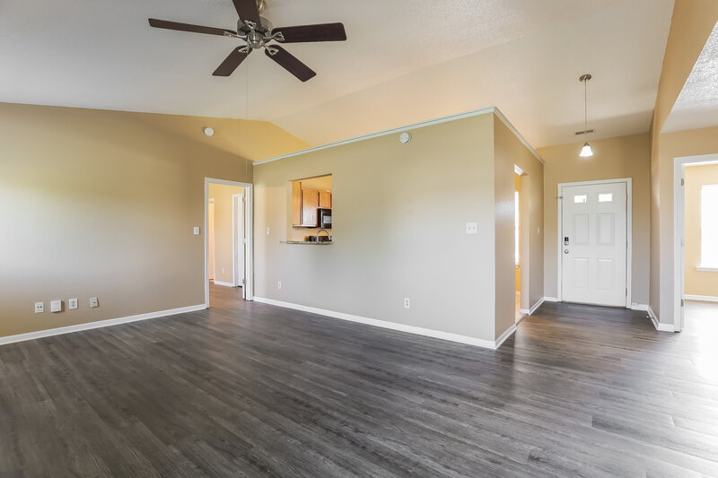 0/Mo, 1418 Green Spring Way Greenwood, IN 46143 Living Room View 3