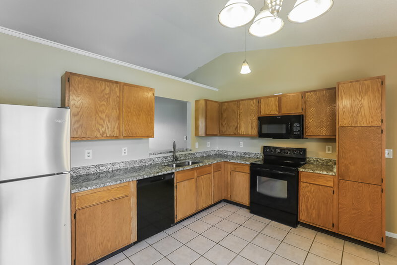 0/Mo, 1418 Green Spring Way Greenwood, IN 46143 Kitchen View