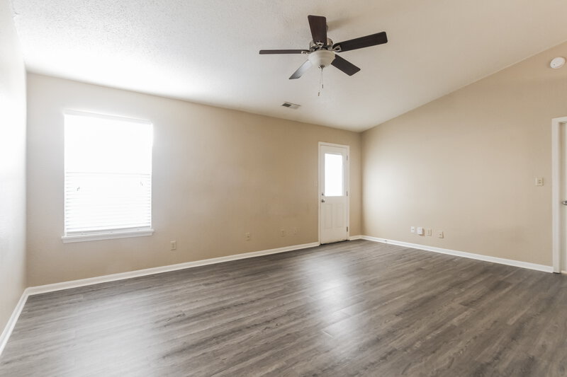 1,935/Mo, 1418 Green Spring Way Greenwood, IN 46143 Living Room View 3