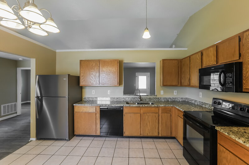 0/Mo, 1418 Green Spring Way Greenwood, IN 46143 Kitchen View 2