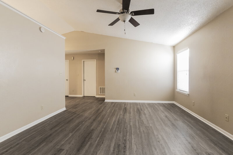 1,935/Mo, 1418 Green Spring Way Greenwood, IN 46143 Living Room View 5