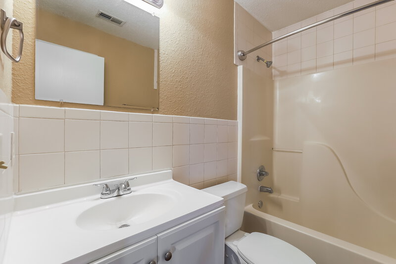 0/Mo, 1418 Green Spring Way Greenwood, IN 46143 Bathroom View