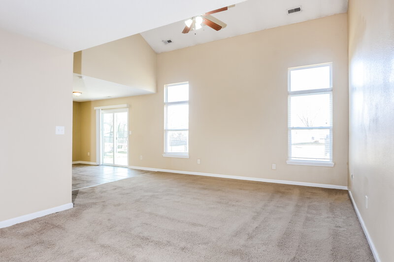 1,790/Mo, 258 Broadmoor Bend Pittsboro, IN 46167 Living Room View