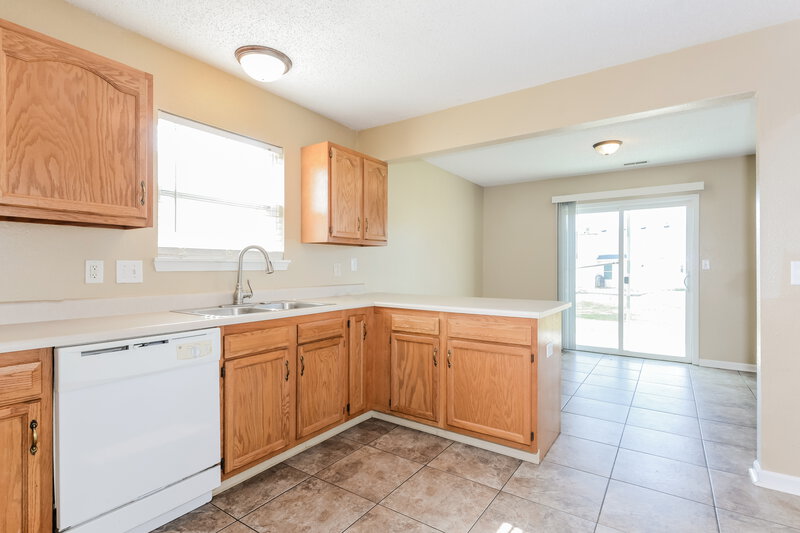 1,790/Mo, 258 Broadmoor Bend Pittsboro, IN 46167 Kitchen View 2