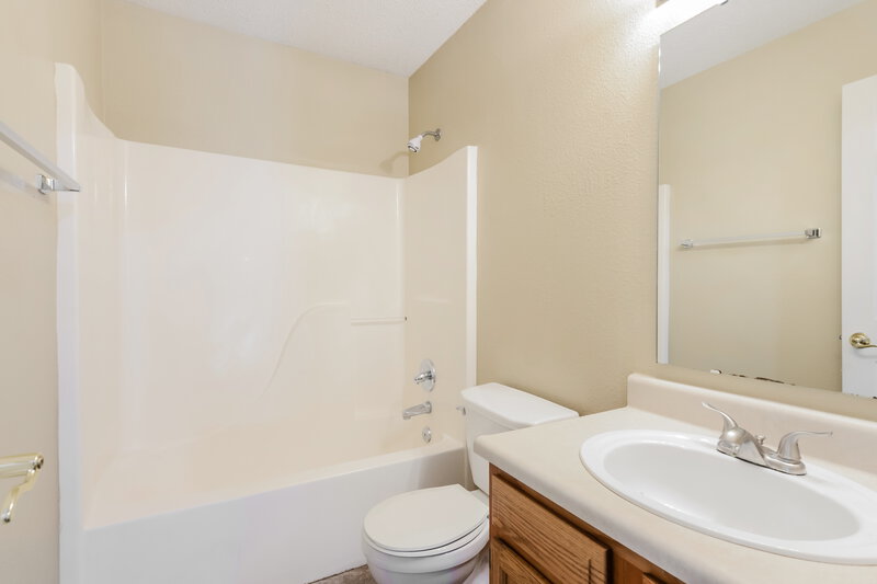 1,790/Mo, 258 Broadmoor Bend Pittsboro, IN 46167 Main Bathroom View