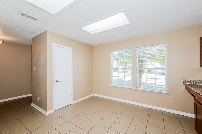 1,880/Mo, 2162 Westmere Dr Plainfield, IN 46168 Breakfast Nook View