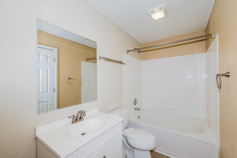 1,880/Mo, 2162 Westmere Dr Plainfield, IN 46168 Main Bathroom View