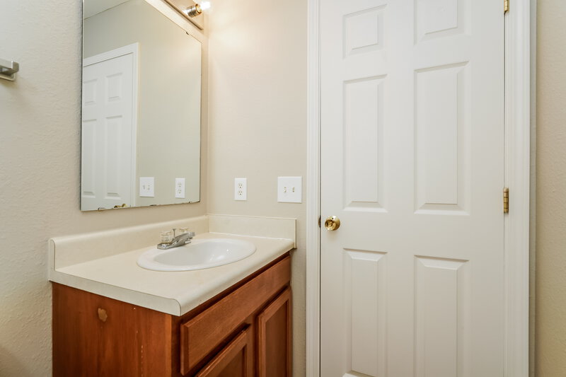 1,815/Mo, 1958 Mare Ave Indianapolis, IN 46203 Bathroom View