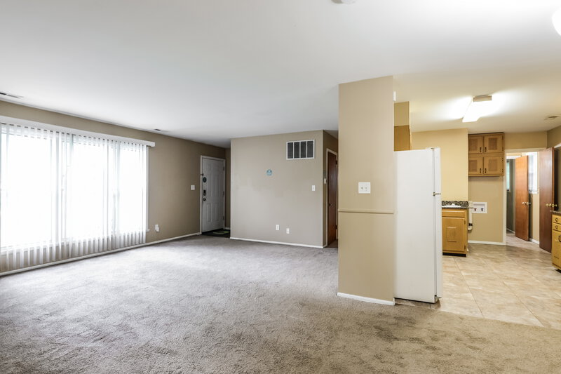 2,200/Mo, 6840 W 16th St Indianapolis, IN 46214 Living Room View