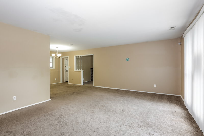 2,200/Mo, 6840 W 16th St Indianapolis, IN 46214 Living Room View 2