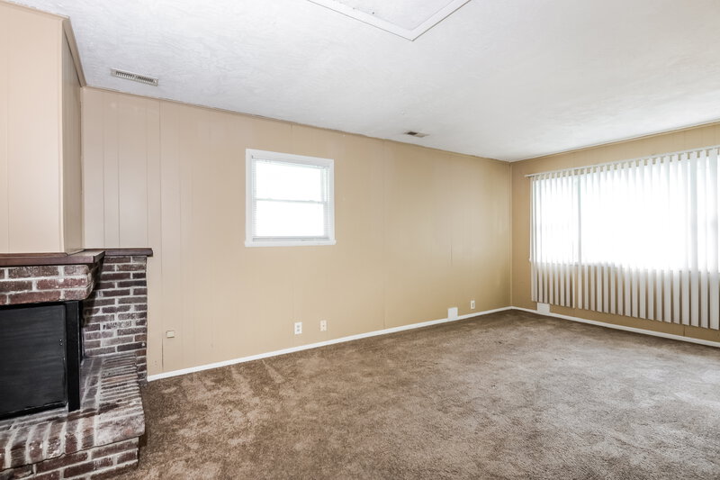 2,200/Mo, 6840 W 16th St Indianapolis, IN 46214 Living Room View 3