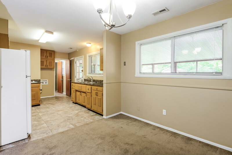 2,200/Mo, 6840 W 16th St Indianapolis, IN 46214 Dining Room View