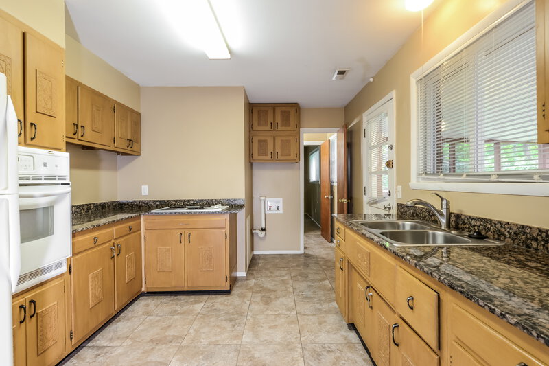 2,200/Mo, 6840 W 16th St Indianapolis, IN 46214 Kitchen View