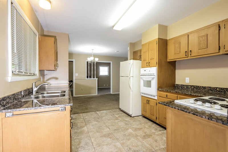 2,200/Mo, 6840 W 16th St Indianapolis, IN 46214 Kitchen View 2