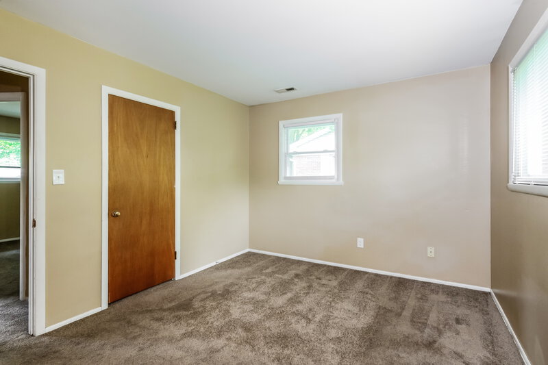 2,200/Mo, 6840 W 16th St Indianapolis, IN 46214 Main Bedroom View
