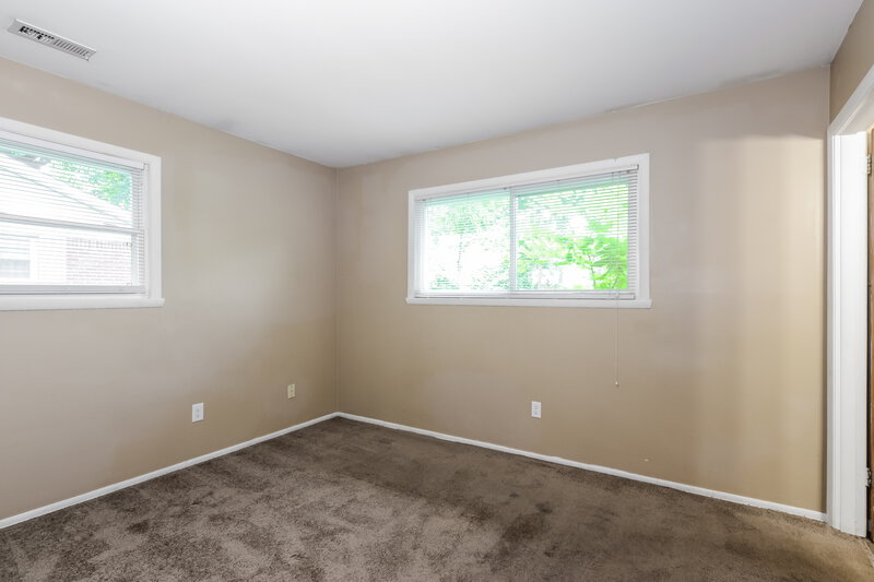 2,200/Mo, 6840 W 16th St Indianapolis, IN 46214 Bedroom View