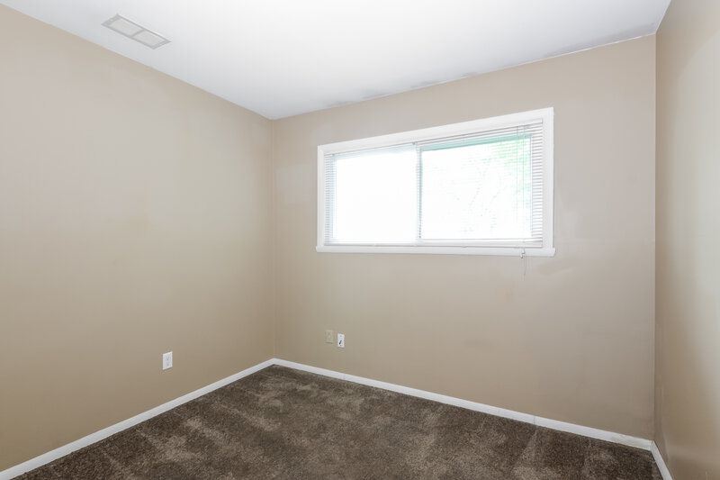 2,200/Mo, 6840 W 16th St Indianapolis, IN 46214 Bedroom View 3