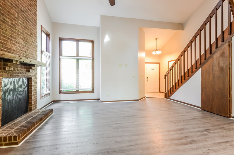 2,110/Mo, 1804 Shorter Ct Indianapolis, IN 46214 Living Room View 3