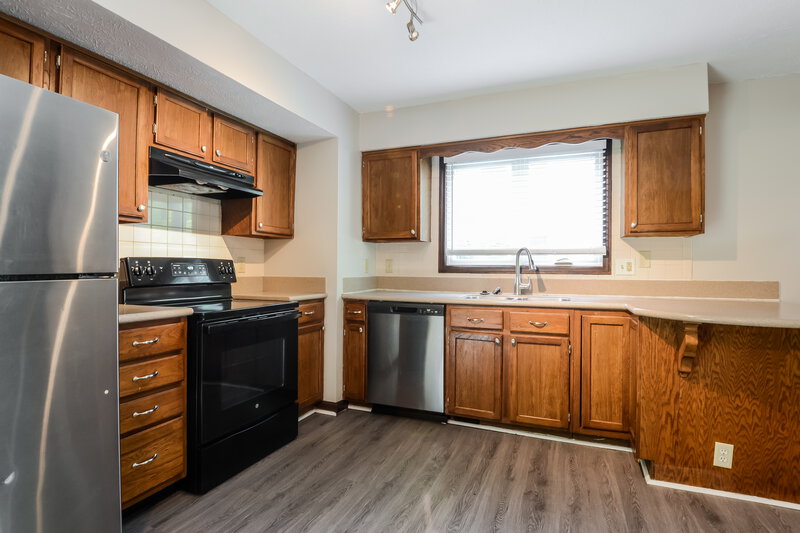 2,110/Mo, 1804 Shorter Ct Indianapolis, IN 46214 Kitchen View 2