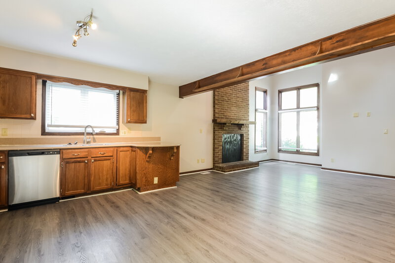 2,110/Mo, 1804 Shorter Ct Indianapolis, IN 46214 Kitchen View 3